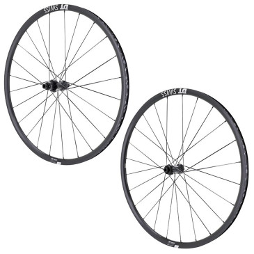 ROUES ROUTE DISQUE 700 DT SWISS P1800/23 PERFORMANCE TUBELESS READY CENTERLOCK AXE TRAVERSANT 12/142 ET 12/100mm SHIMANO 11/10V NOIR (HAUTEUR JANTE 23mm) JANTE 18C (VENDU A LA PAIRE) (OFFRE SPECIALE) 3700948302613